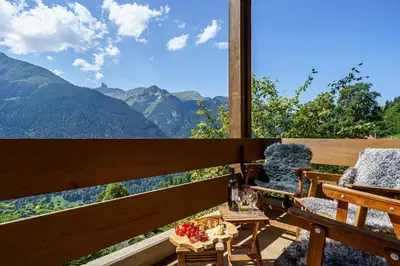 Ein allgemeiner Bergblick oder ein Berglick von der Ferienwohnung aus