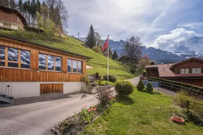 Ein allgemeiner Bergblick oder ein Berglick von der Ferienwohnung aus