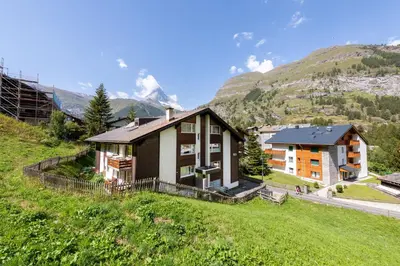 Ein allgemeiner Bergblick oder ein Berglick von der Ferienwohnung aus