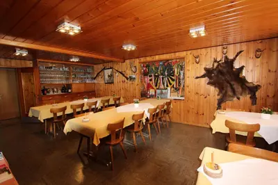 Ein Restaurant oder anderes Speiselokal in der Unterkunft Hotel-Restaurant Alpina