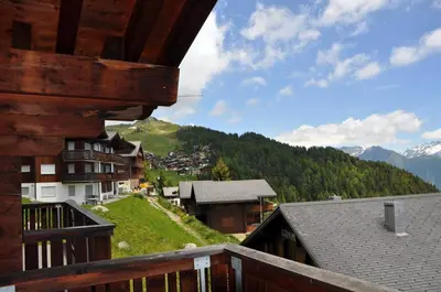 Ein allgemeiner Bergblick oder ein Berglick von der Ferienwohnung aus