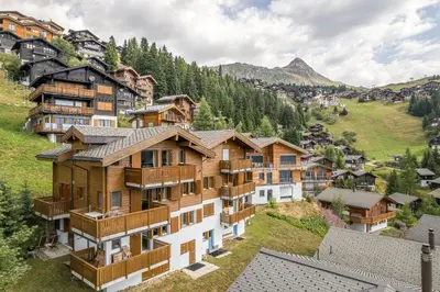 Ein allgemeiner Bergblick oder ein Berglick von der Ferienwohnung aus
