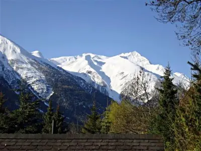 Ein allgemeiner Bergblick oder ein Berglick von der Ferienwohnung aus