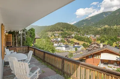 Ein allgemeiner Bergblick oder ein Berglick von der Ferienwohnung aus