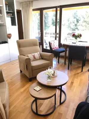 Ein Sitzbereich in der Unterkunft Apartment Humagne - Crans-Montana Center