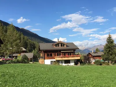Ein allgemeiner Bergblick oder ein Berglick von der Ferienwohnung aus