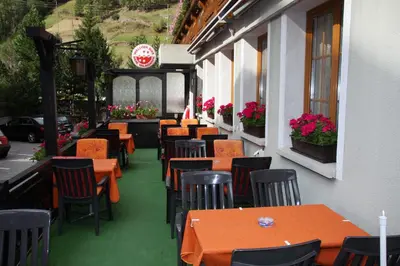 Ein Restaurant oder anderes Speiselokal in der Unterkunft Hotel Alpha