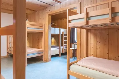 Ein Bett oder Betten in einem Zimmer der Unterkunft Brienz Youth Hostel