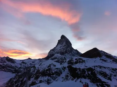 Ein allgemeiner Bergblick oder ein Berglick von des Hotels aus