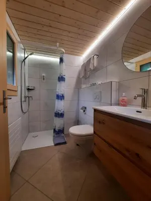 Ein Badezimmer in der Unterkunft Gasthof Engelberg
