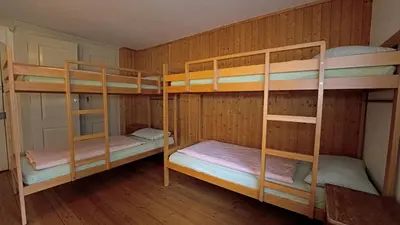Ein Bett oder Betten in einem Zimmer der Unterkunft Leissigen Youth Hostel