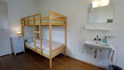 Ein Bett oder Betten in einem Zimmer der Unterkunft Leissigen Youth Hostel