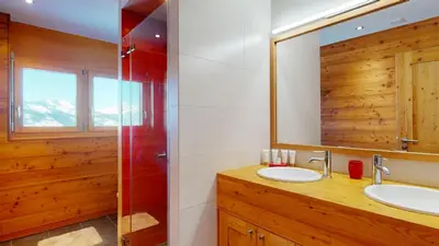 Ein Badezimmer in der Unterkunft Egg SAUNA & LUXURY chalet 16 pers by Alpvision Résidences
