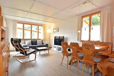 Ein Sitzbereich in der Unterkunft Chalet Azeno OG