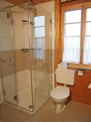 Ein Badezimmer in der Unterkunft Chalet Azeno OG
