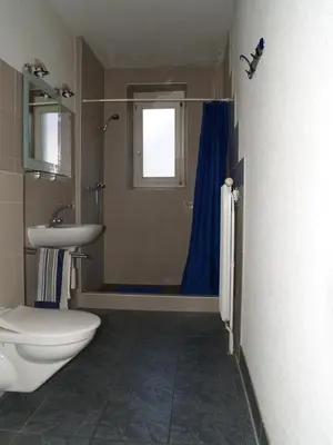 Ein Badezimmer in der Unterkunft Walters Hostel Interlaken