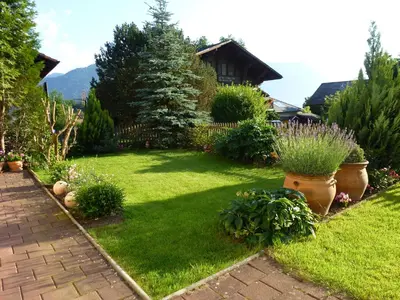 Ein Garten an der Unterkunft Haus Abendberg