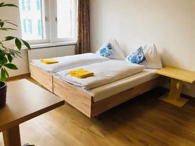Ein Bett oder Betten in einem Zimmer der Unterkunft Downtown Apartment 9