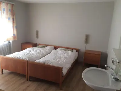 Ein Bett oder Betten in einem Zimmer der Unterkunft B&B Haus Granit Saas Grund
