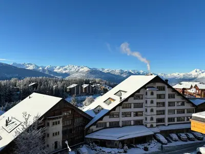 Ein allgemeiner Bergblick oder ein Berglick von der Ferienwohnung aus