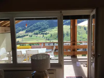 Ein allgemeiner Bergblick oder ein Berglick von der Ferienwohnung aus
