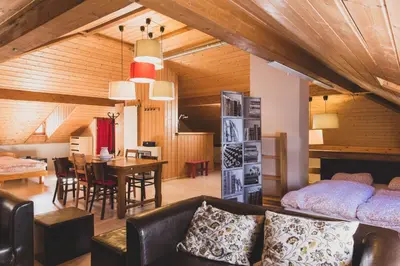Ein Sitzbereich in der Unterkunft Hôtel Le Besso - Swiss Romantic Lodge Zinal