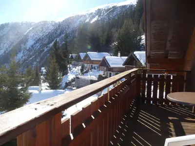 Ein allgemeiner Bergblick oder ein Berglick von des Chalets aus
