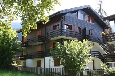 Das Gebäude in dem sich die Ferienwohnung befindet