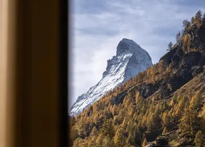 Ein allgemeiner Bergblick oder ein Berglick von des Hotels aus