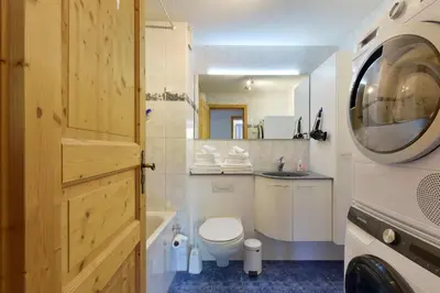Ein Badezimmer in der Unterkunft Ferienlenk Mountain Village