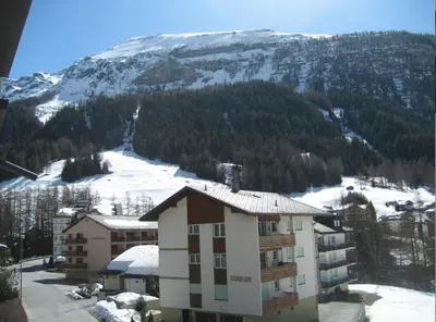 Ein allgemeiner Bergblick oder ein Berglick von der Ferienwohnung aus