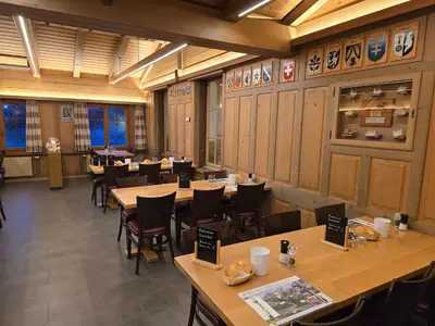 Ein Restaurant oder anderes Speiselokal in der Unterkunft Gasthof Hirschen in Wilderswil