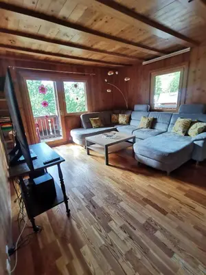 Ein Sitzbereich in der Unterkunft Chalet Edi