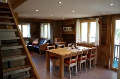 Ein Sitzbereich in der Unterkunft Chalet Samson