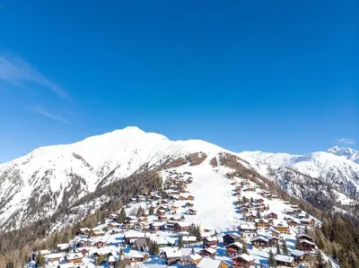 Ein allgemeiner Bergblick oder ein Berglick von der Ferienwohnung aus