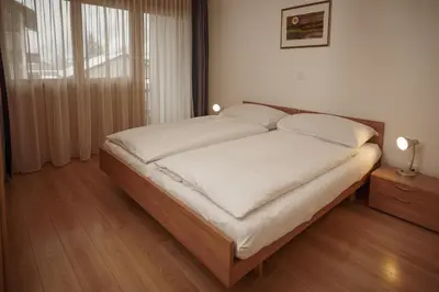 Ein Bett oder Betten in einem Zimmer der Unterkunft Haus Mischabel