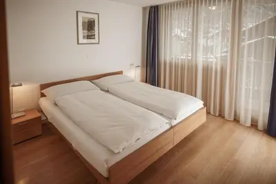 Ein Bett oder Betten in einem Zimmer der Unterkunft Haus Mischabel