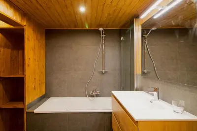 Ein Badezimmer in der Unterkunft Magnifique chalet familial pour 10 personnes au coeur de Nax