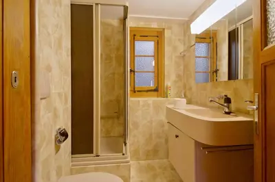 Ein Badezimmer in der Unterkunft Magnifique chalet familial pour 10 personnes au coeur de Nax