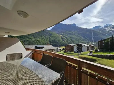 Ein allgemeiner Bergblick oder ein Berglick von der Ferienwohnung aus