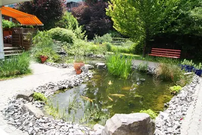 Ein Garten an der Unterkunft Adventure Guesthouse Interlaken