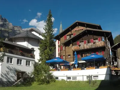 Ein allgemeiner Bergblick oder ein Berglick von des Hotels aus