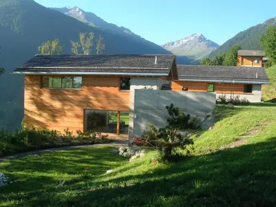Ein allgemeiner Bergblick oder ein Berglick von des Chalets aus