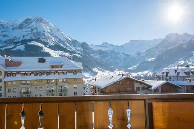 Ein allgemeiner Bergblick oder ein Berglick von der Ferienwohnung aus