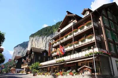 Ein allgemeiner Bergblick oder ein Berglick von des Hotels aus