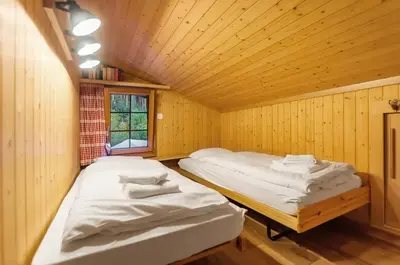 Ein Bett oder Betten in einem Zimmer der Unterkunft Charming Little Chalet for 6 People & Free Ski Lockers