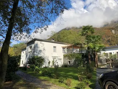 Ein allgemeiner Bergblick oder ein Berglick von der Ferienwohnung aus