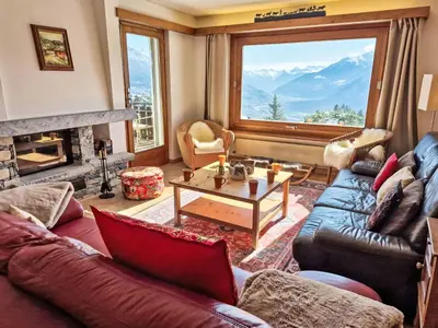Ein allgemeiner Bergblick oder ein Berglick von des Chalets aus
