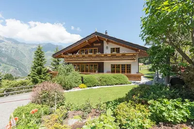 Ein allgemeiner Bergblick oder ein Berglick von der Ferienwohnung aus