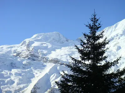 Ein allgemeiner Bergblick oder ein Berglick von der Ferienwohnung aus